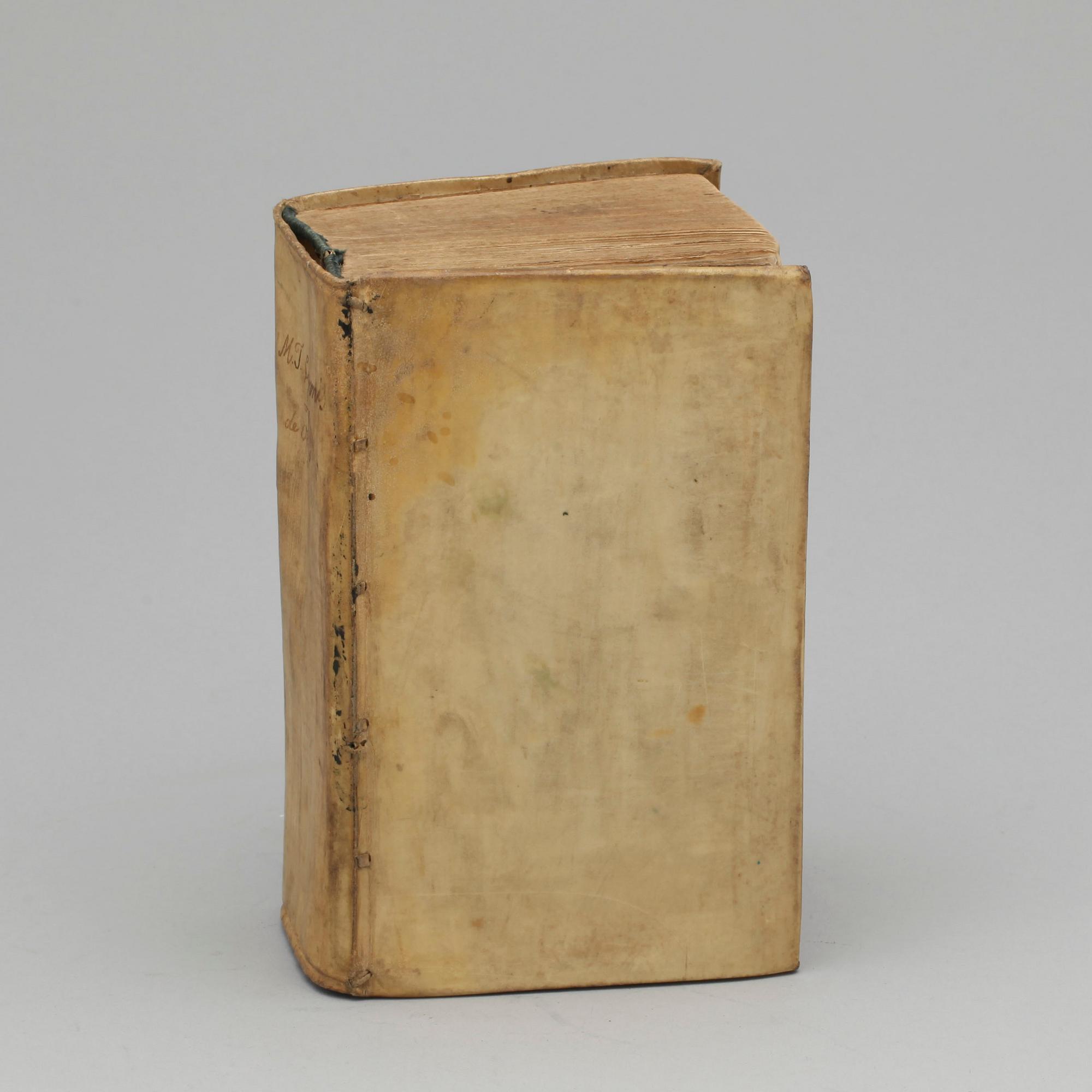 BOK, "De officiis libri tres Cato Maior, Laelius..., av Marcus Tullius Cicero, Amsterdam 1688.