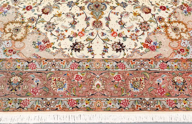 Matta, Täbriz, part silk, 297 x 253 cm.