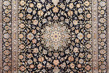 A Kashan carpet, c. 410 x 270 cm.