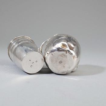 KANNA samt VAS, silver, orientaliskt samt jugend, bland annat Christian F Heise, Danmark, 1920. Vikt ca 200g.