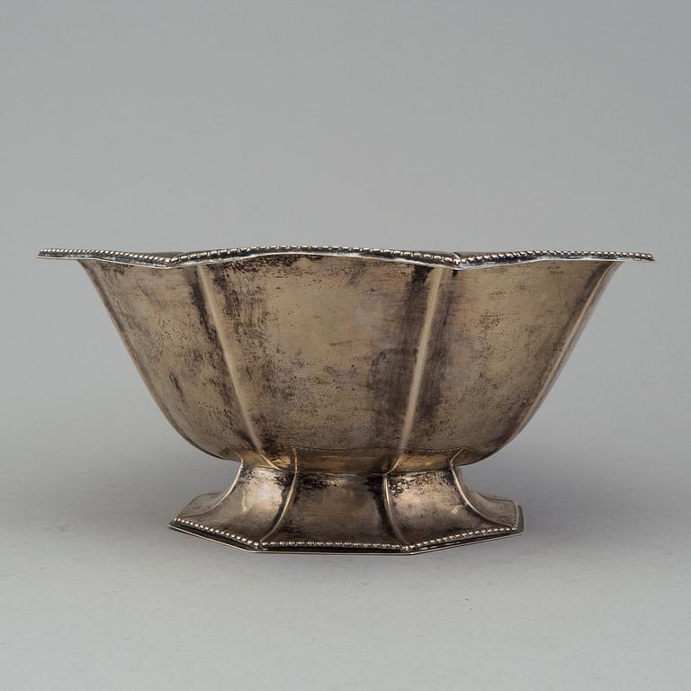 A Danish silver bowl by Møinichen from 1921. Weight 442 gram.