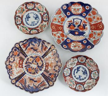 A group of four Japanese imari dishes, 19th and 20th century.