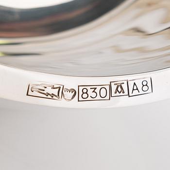 Pekka Piekäinen, two bowls in sterlingsilver och silver, Tarkiainen, Helsinki 1988 and Auran Kultaseppä, Turku 1978.