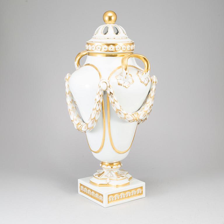A large vase with cover, Fürstenberg, Germany, 20th century.
