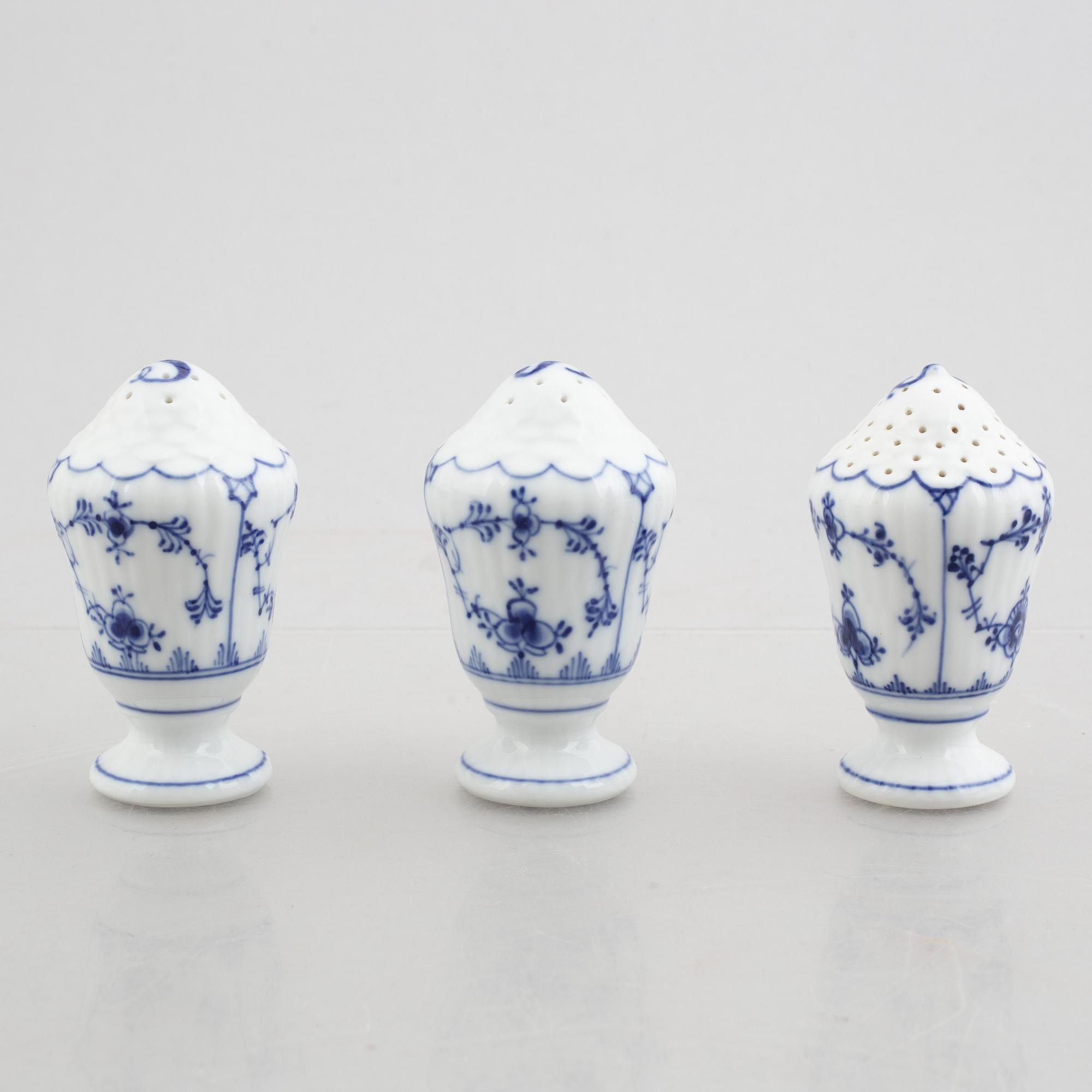 Three salt and pepper shakers, a sauce boat and a sauce tureen, "Blue Fluted"/"Musselmalet", Royal Copenhagen.