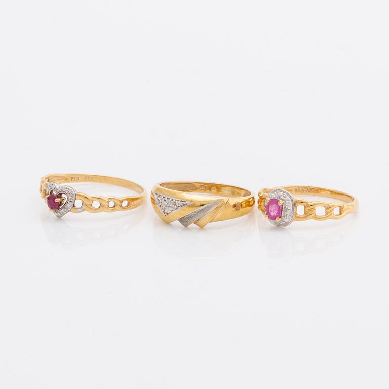 3 rings, 18K gold, 2 rubies and 3 single-cut diamonds, total weight 6,2 g.