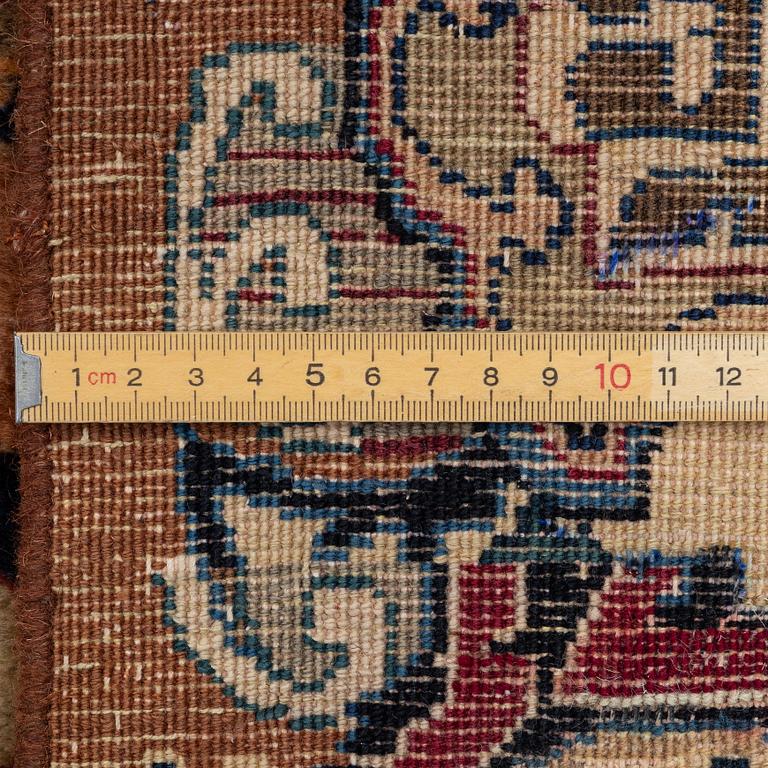 Matta, Kashmar, ca 380 x 298 cm.