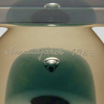 Oiva Toikka, årskub, signerad Oiva Toikka, Nuutajärvi 1983, numrerad 516/2000.