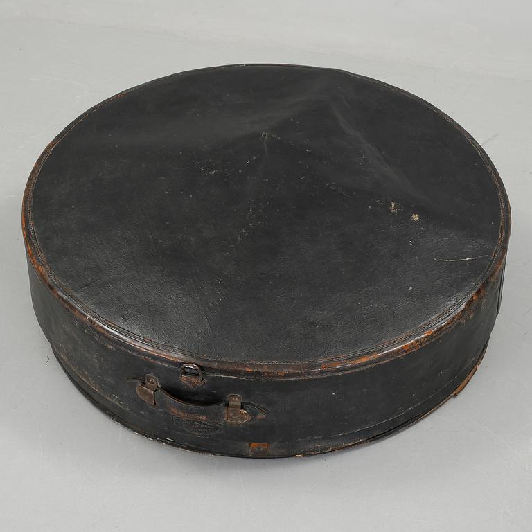 KOFFERT, Les Hirondelles Malles Légères, 1900-talets början.