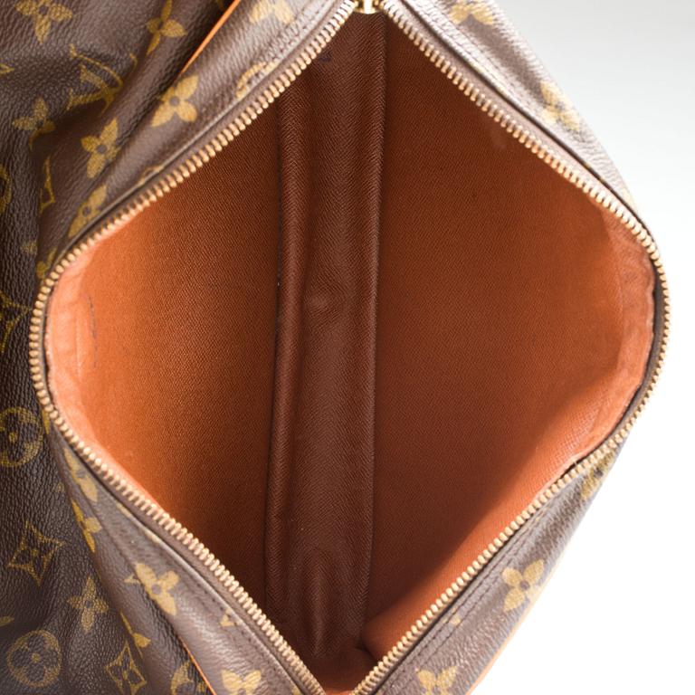 VÄSKA "Epaule" Louis Vuitton. Frankrike.