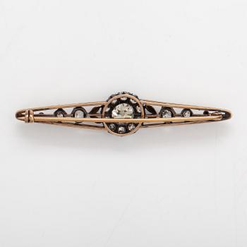 A 14K gold and silver brooch with old cut diamonds ca. 3.30 ct in total. Turn of the 20th century.