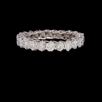 RING, 18k vitguld  med briljantslipade diamanter, totalt ca 3.00 ct. Vikt 4 g.