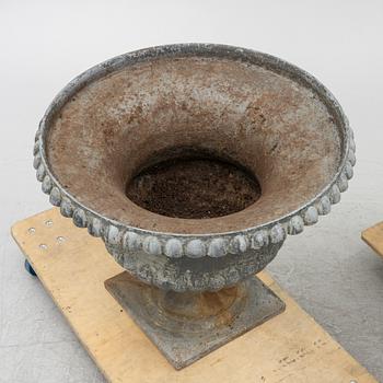 Garden urns, a pair, 20th century.