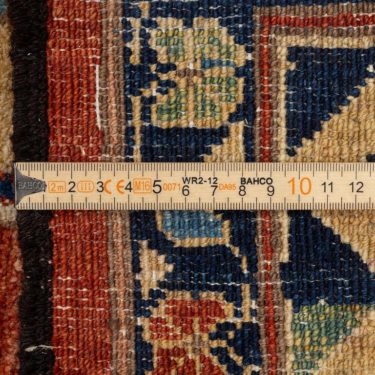 Matta, orientalisk, ca 290 x 204 cm.