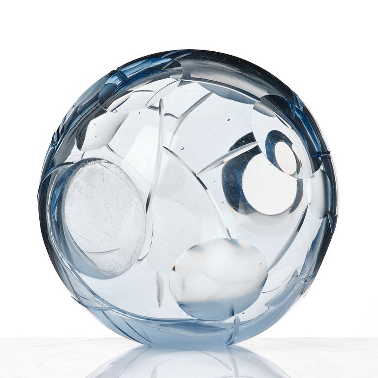 Vicke Lindstrand, a cut glass vase, Orrefors 1931.
