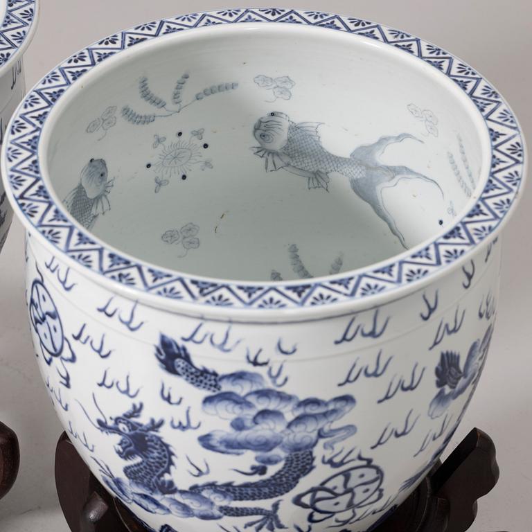 Fish bowls, a pair, porcelain, China, modern manufacture.