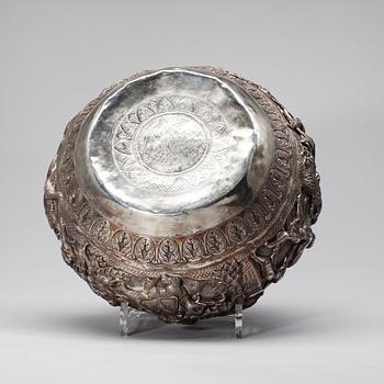 SKÅL,ostämplat silver, orientalisk, 1900-tal. Vikt ca 1174 g.