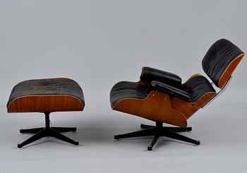 FÅTÖLJ MED FOTPALL, Ray och Charles Eames. Formgiven 1956.