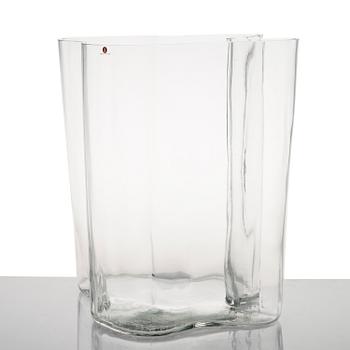 ALVAR AALTO, a signed Alva Aalto '3031' vase for Iittala 1961-1973.