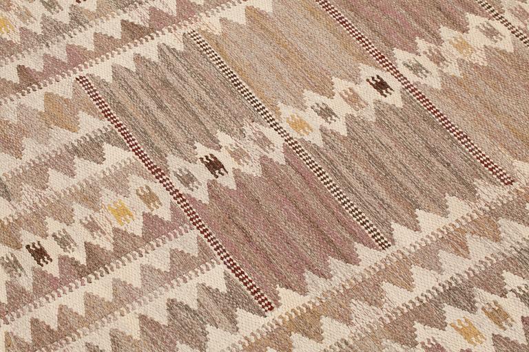 RUG. "Salerno grå" ("Kristianstad"). Flat weave. 251,5 x 153 cm. Signed AB MMF BN.