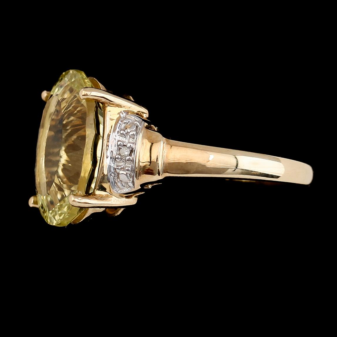 RING, 10K guld, kvartz samt diamanter.