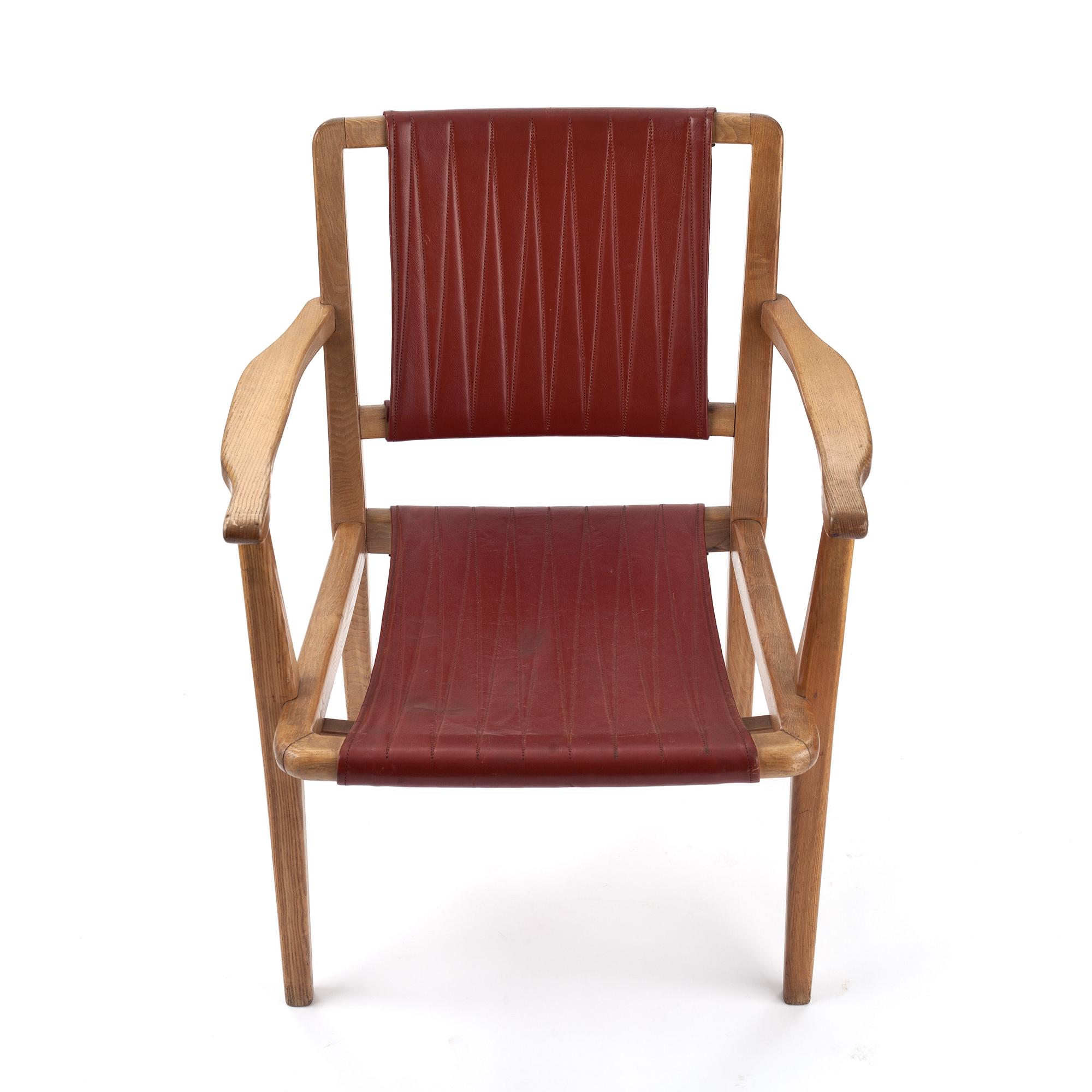 KARMSTOL, Axel Larson, för Svenska Möbelfabriken i Bodaforsm, formgiven 1936.