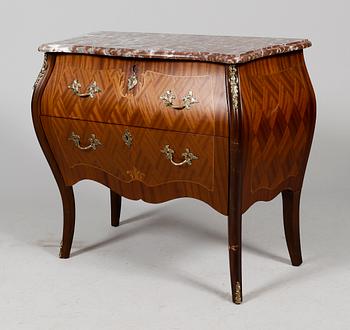 STILBYRÅ, rokokostil, 1900-talets mitt.