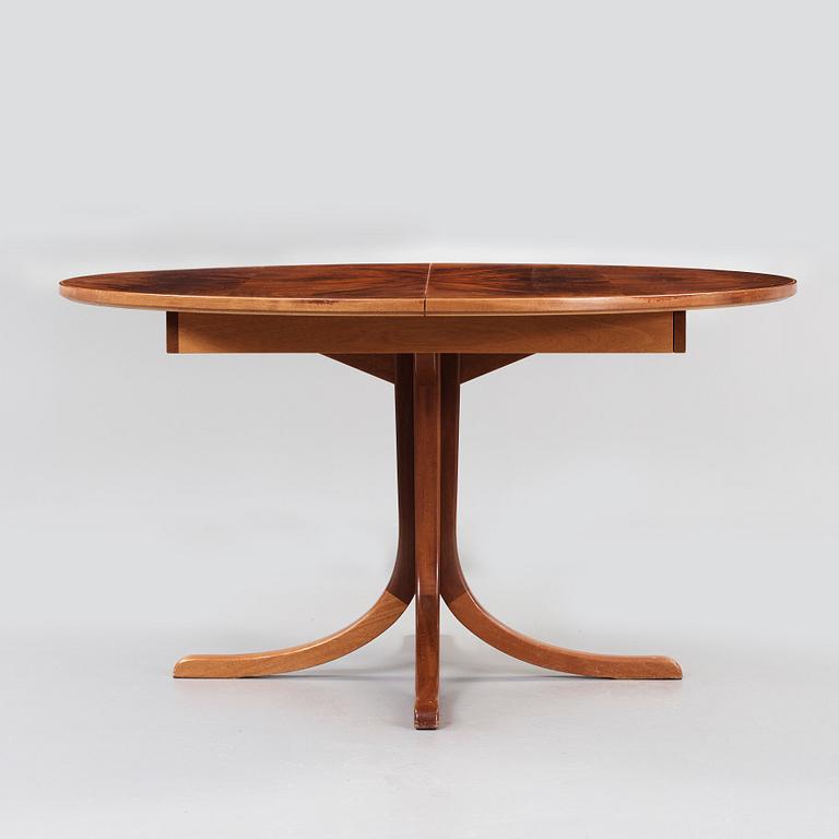 A Josef Frank mahogany dining table, Svenskt Tenn, model 771.