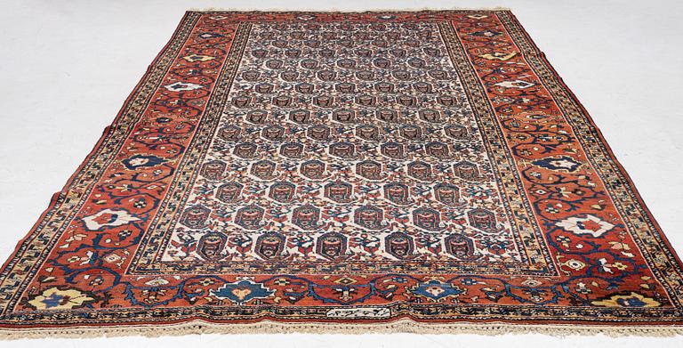 Matta, Chahar Mahal/Bakthiari. Ca 395 x 212 cm.