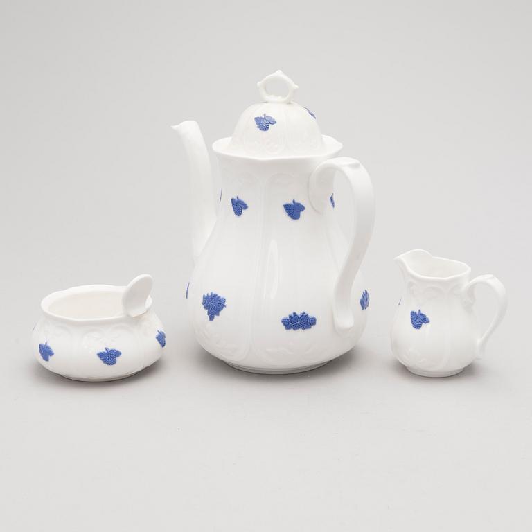 KAFFESERVIS, 16 delar, benporslin, "Blå blom", Gustavsberg.