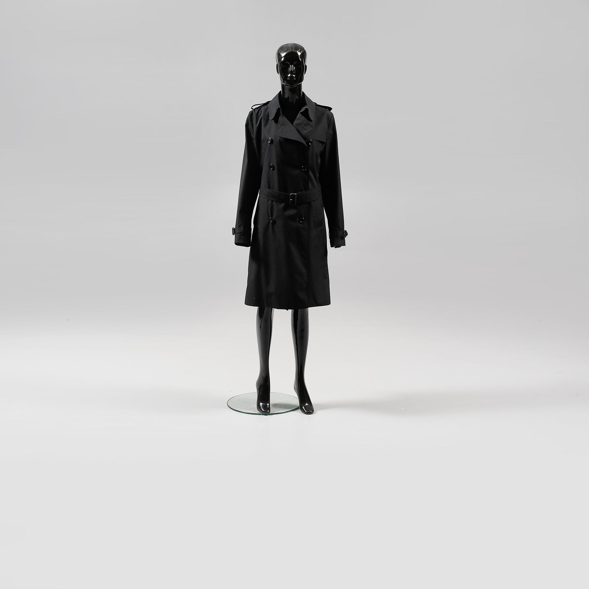 BURBERRY, trenchcoat.