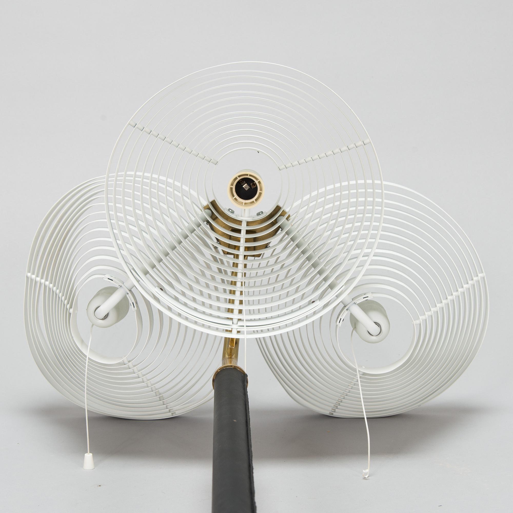 Alvar Aalto, lattiavalaisin, malli A809, Valaisinpaja, Artek, 1900-luvun loppu.