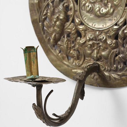 Important Spring Sale presenterar fyra ljusplåtar för ett ljus (ca 1690-1700)