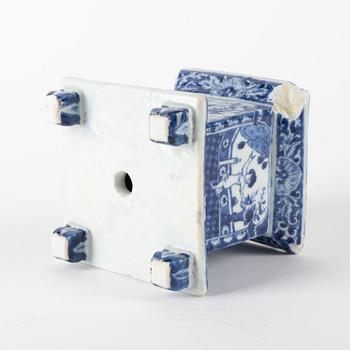 A blue and white fragment/base of a tulip vase, Qing dynasty, Qianlong (1736-95).