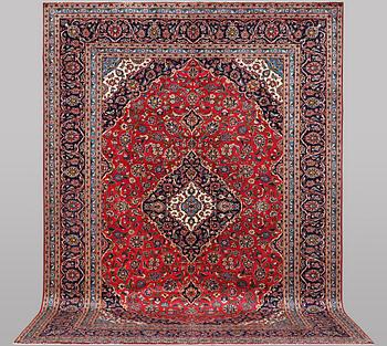 A carpet, Kashan, ca 401 x 284 cm.