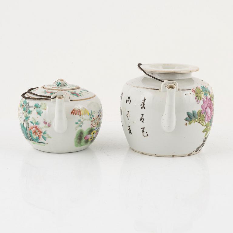Two porcelain tea pots, China, 20th century.