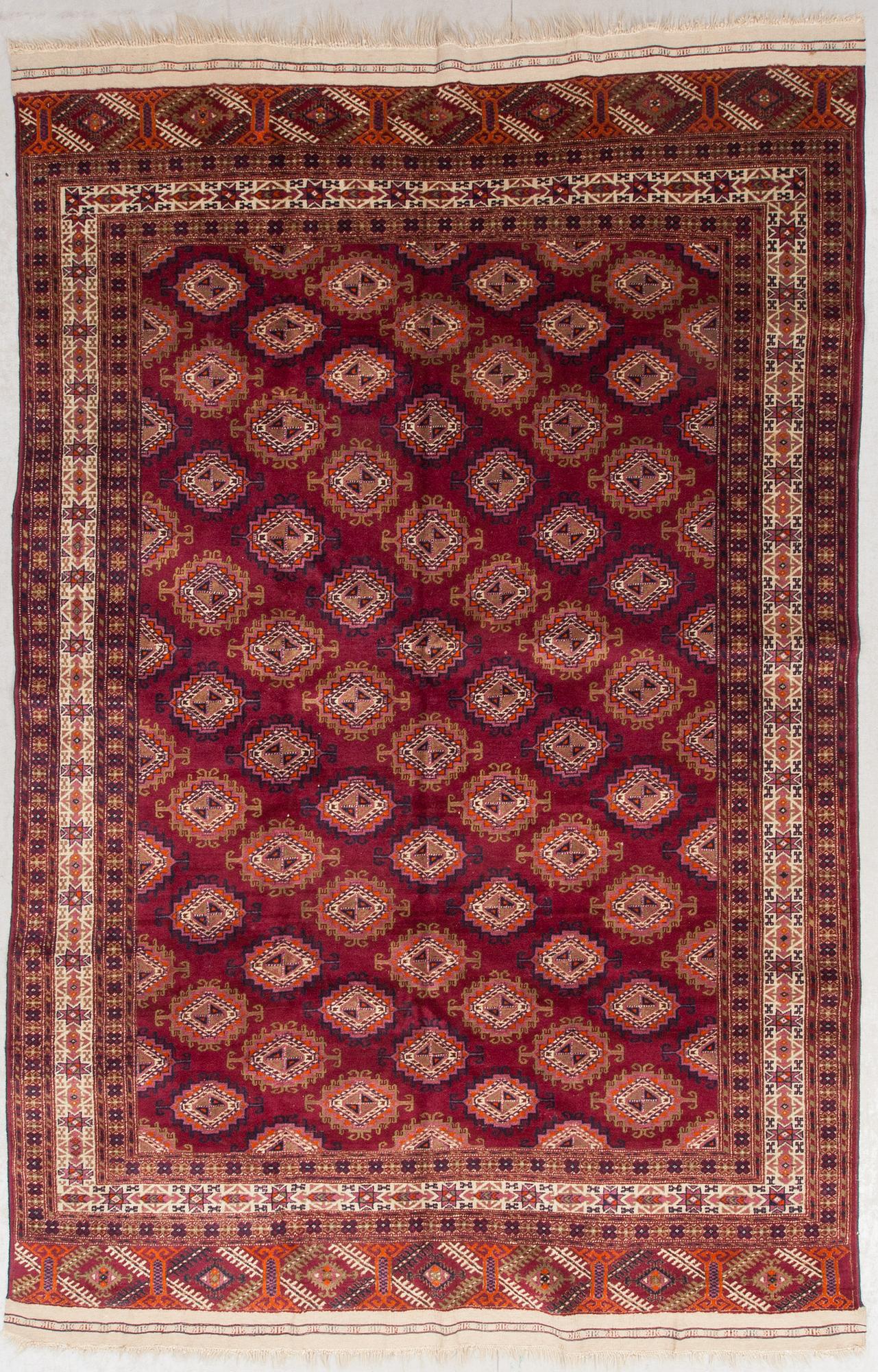 MATTA, semiantik, Youmud, ca 266 cm (+9 cm slätväv/sida) x 182 cm.