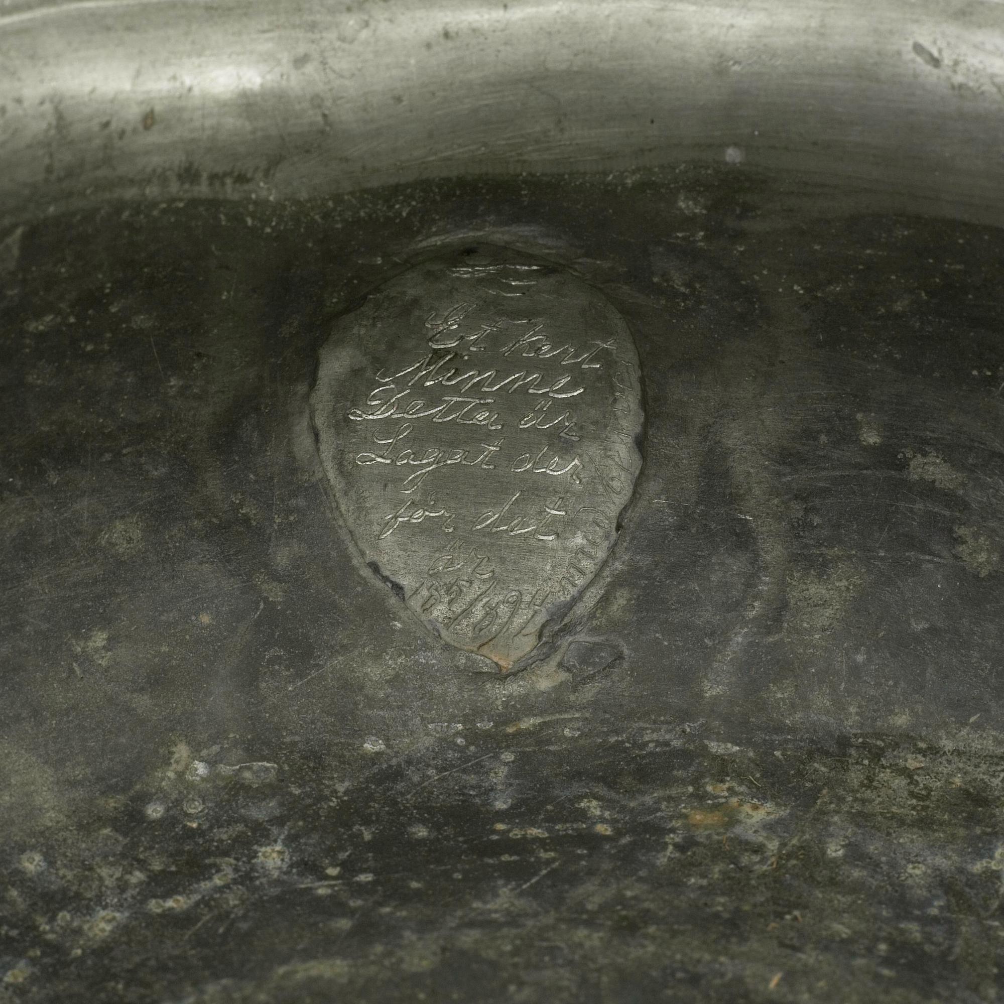 An 18/19th century pewter bowl.