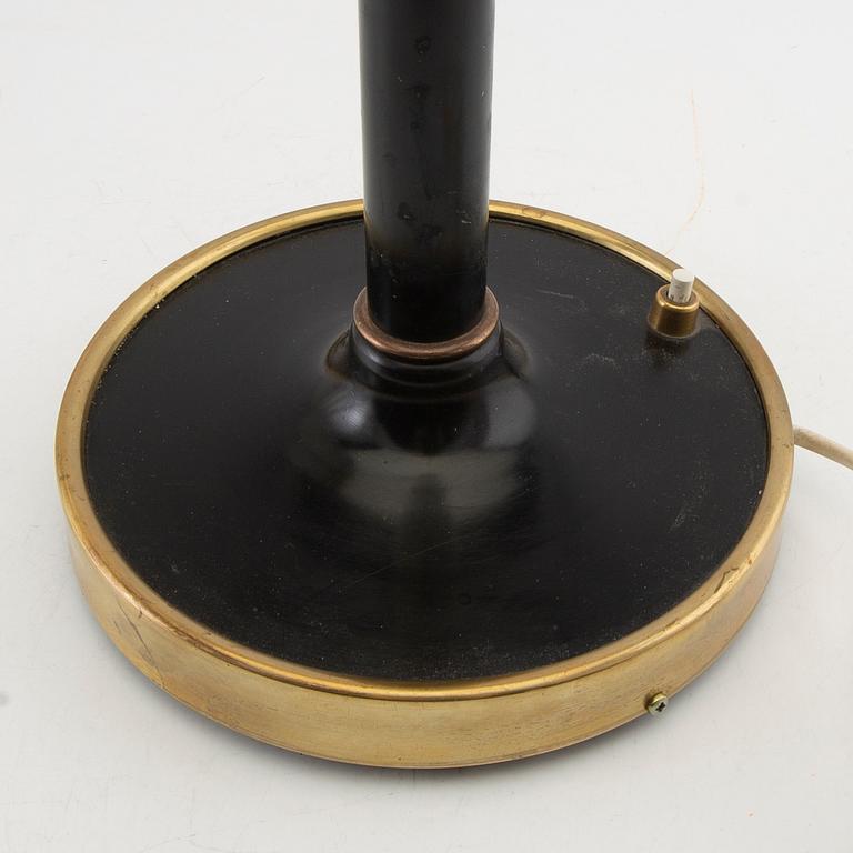 Josef Frank, bordslampa, modell 2434, för Firma Svenskt Tenn.