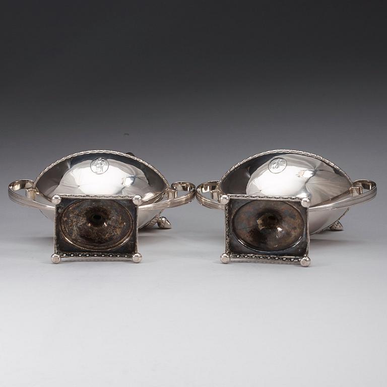 SOCKERSKÅLAR med lock, ett par, av Nils Tornberg Linköping 1798. Gustavianska.