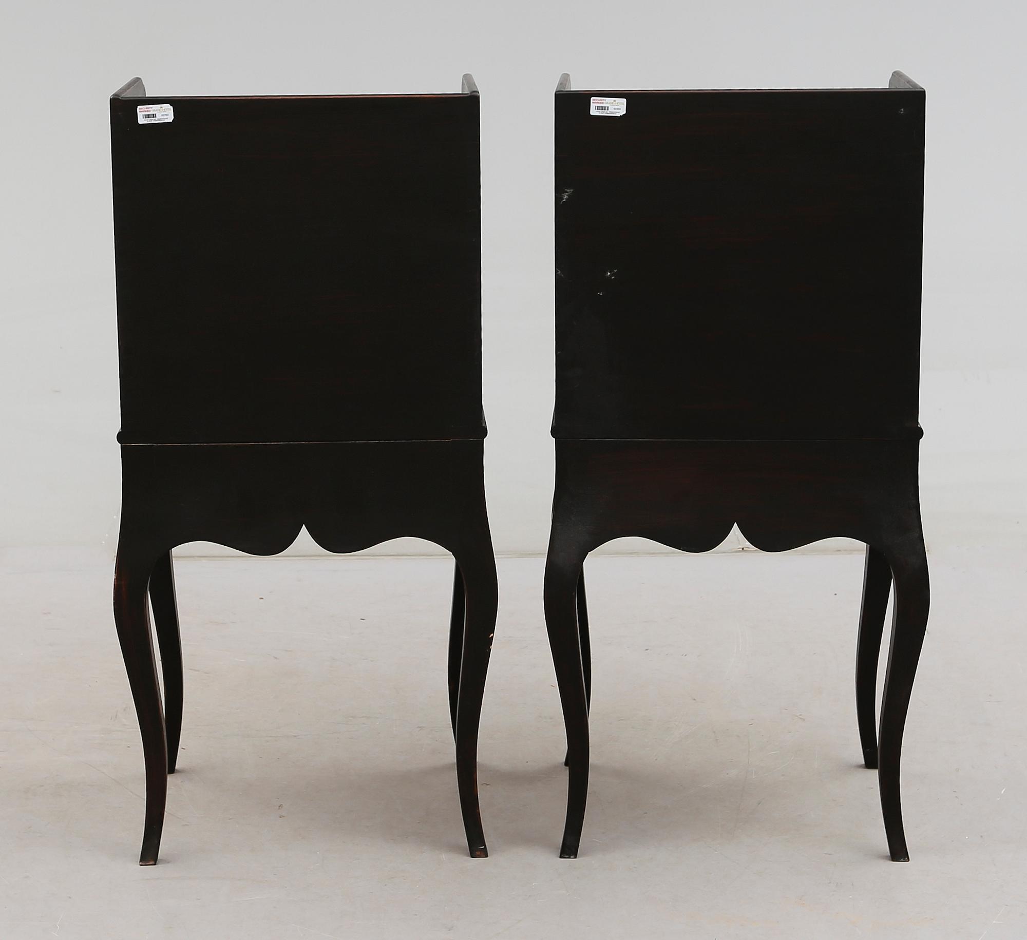 SÄNGBORD, 1 par, rokokostil, för Nationalmuseum, 1900-talets andra hälft.