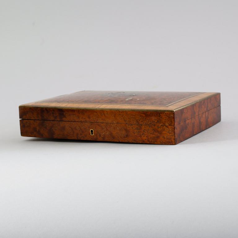 SCHATULL för spelmarker, 1900-talets första hälft.