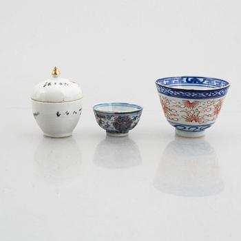 Six pieces of porcelain, China, late Qing and 20th century.