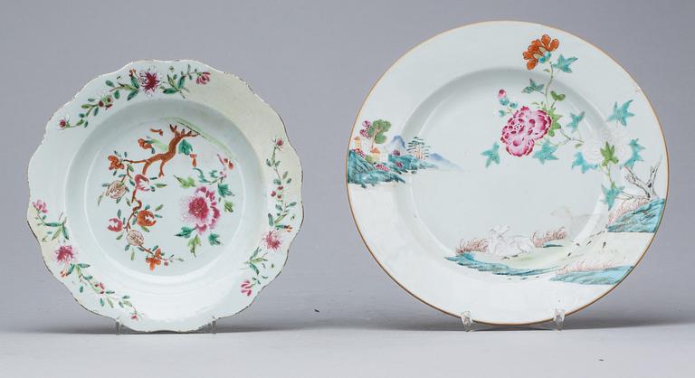 TALLRIKAR, 2 st, porslin, Kina, Qianlong(1736-1795).
