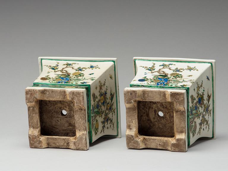 Two famille verte flower pots, late Qing dynasty, circa 1900.