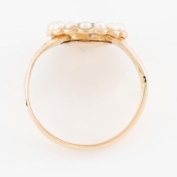 Ring, 18K gold with pearls and red stone.