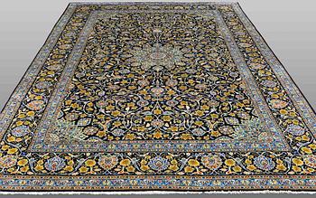 A CARPET, Kashan, ca 395 x 260 cm.