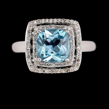 RING, 14 k vitguld, blå topas, diamanter tot ca 0.17 ct.