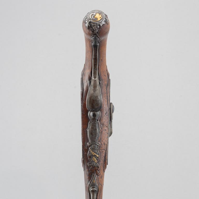 Slaglåspistoler, ett par, ändrade från flintlås,  Nusbaum Stockholm, 1700-talets mitt.