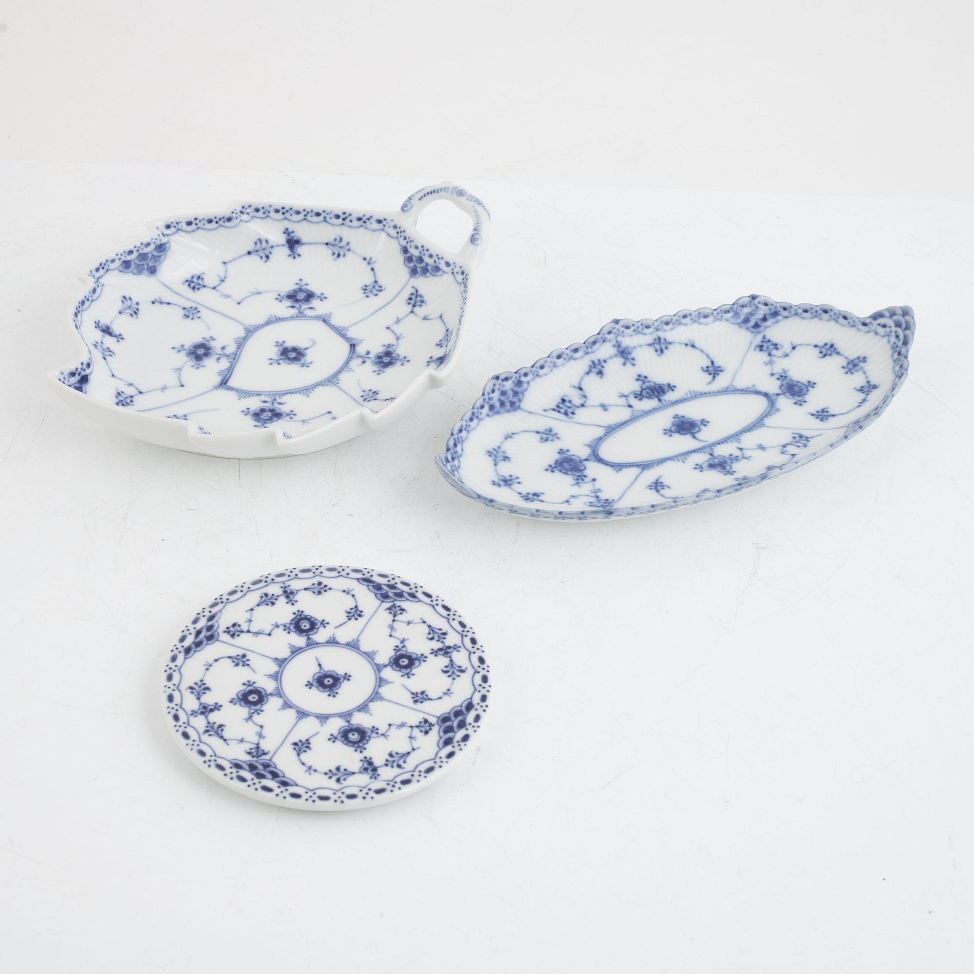 Royal Copenhagen, a 14-piece porcelain tea service, 'Musselmalet', Denmark.